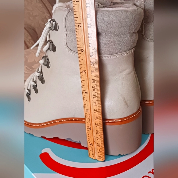 Bare Traps Nasha Wedge Heel Hiker Boots 9.5M Taupe EUC Like new! - Picture 8 of 16